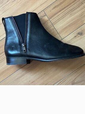Frye -Ladies Black Leather Ankle Boot